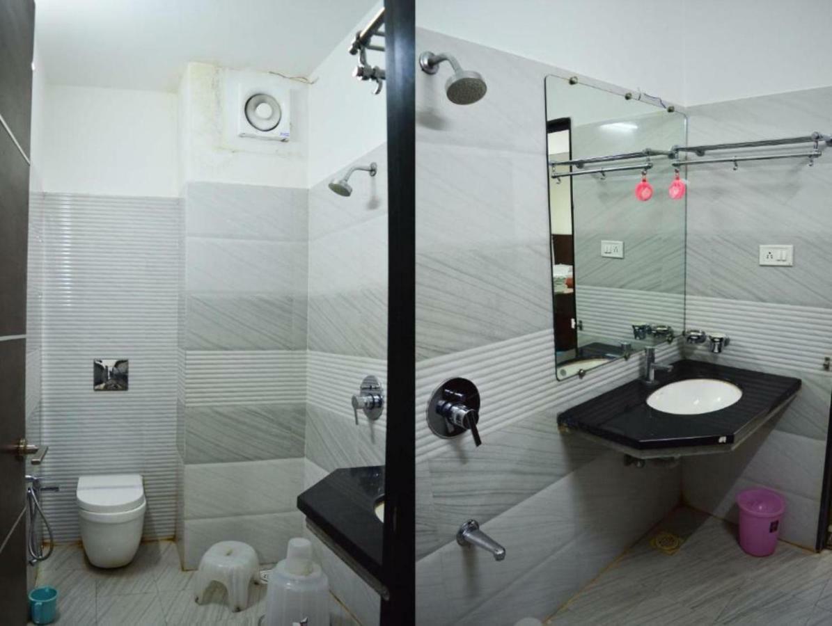 Hotel Maheshwari Avenue 우자인 외부 사진
