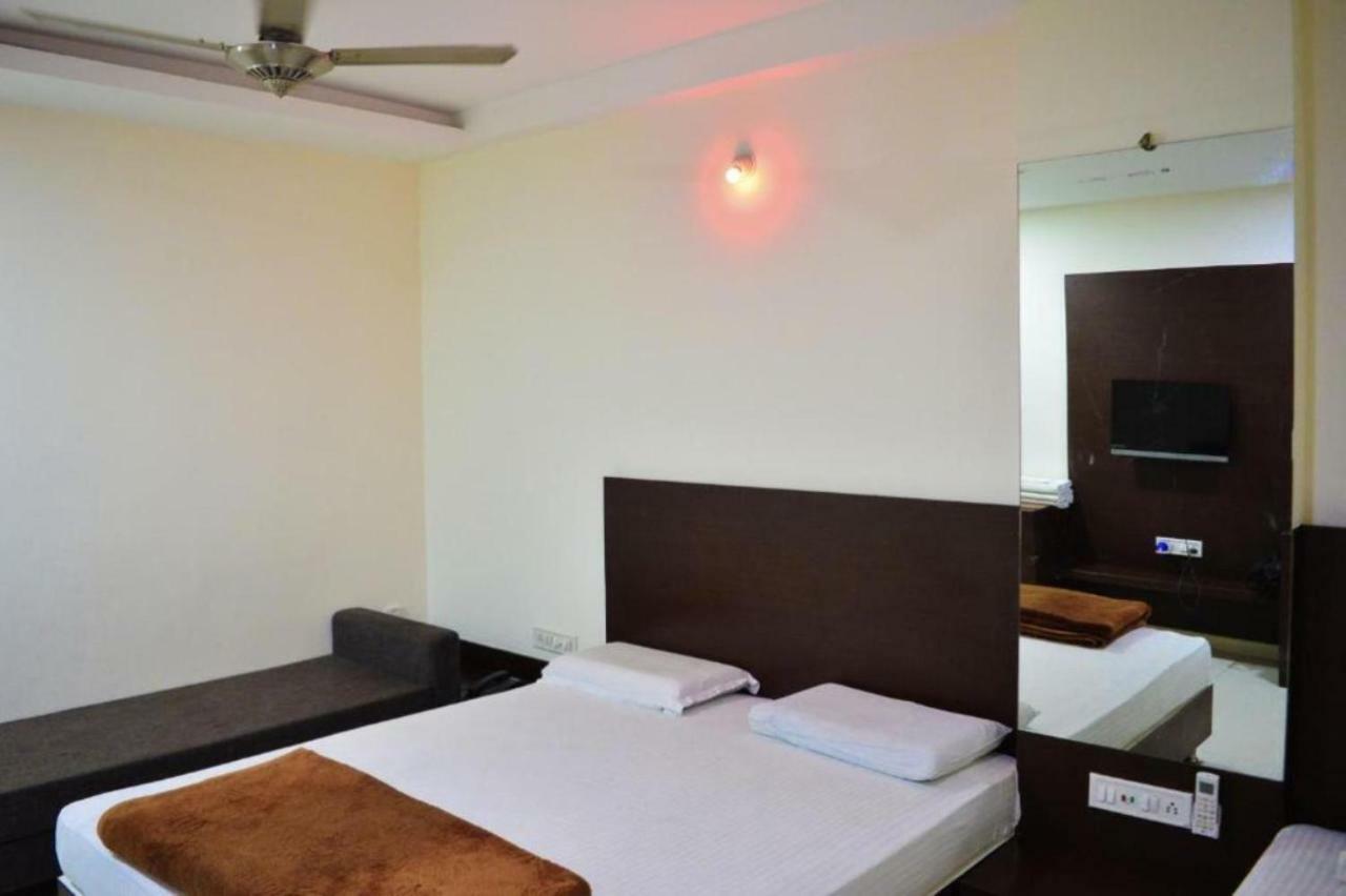Hotel Maheshwari Avenue 우자인 외부 사진